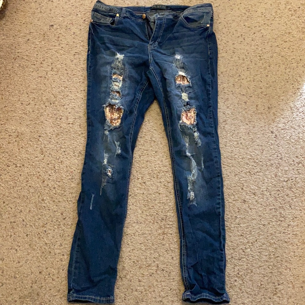 Distressed jeans👖💖